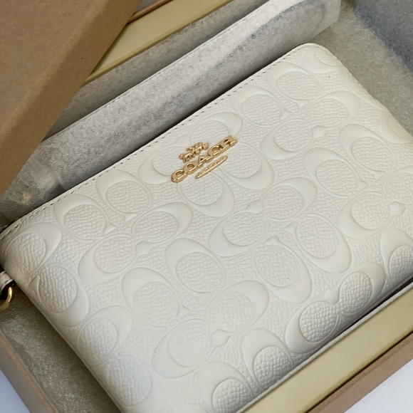 Coach Boxed Corner Zip Wristlet In Signature Leather With Apple & Heart Charms - Picture 8 of 15